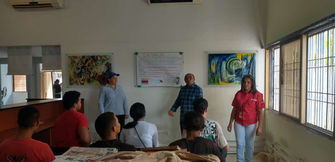 #Zulia | Se realizó ambientación en la biblioteca municipal David Scott con la intención de apoyar el programa de libertad asistidos por el servicio comunitario.

También se acondicionó el área infantil para una mejor atención a los niños y adolescentes en tareas dirigidas.