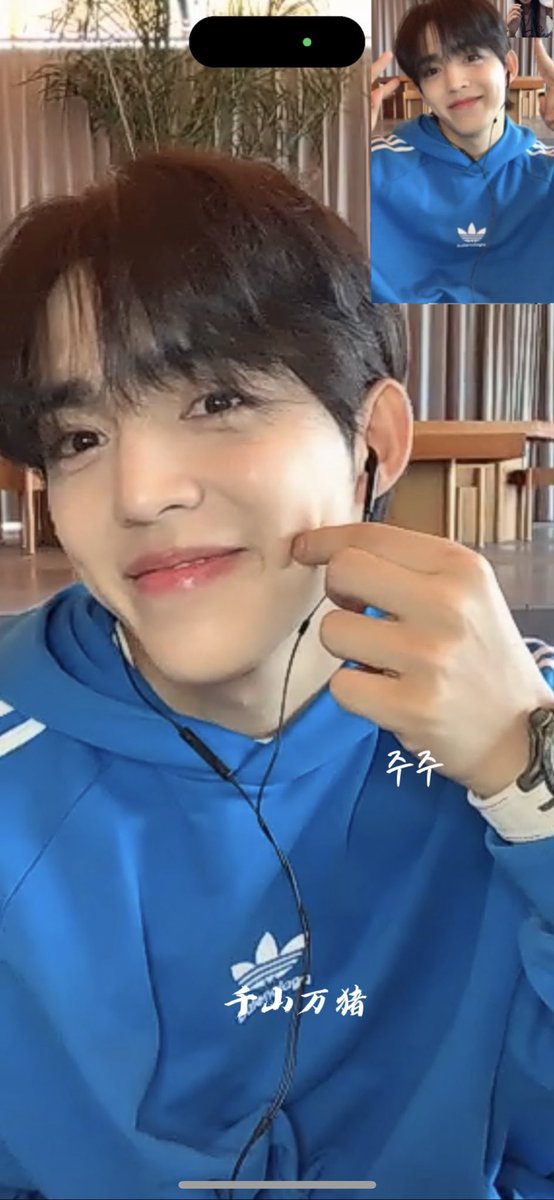 soft_s_coups's tweet photo. 쨍한 파랑 넘 잘 어울리지💙 https://t.co/Y9k8Xm00Hn