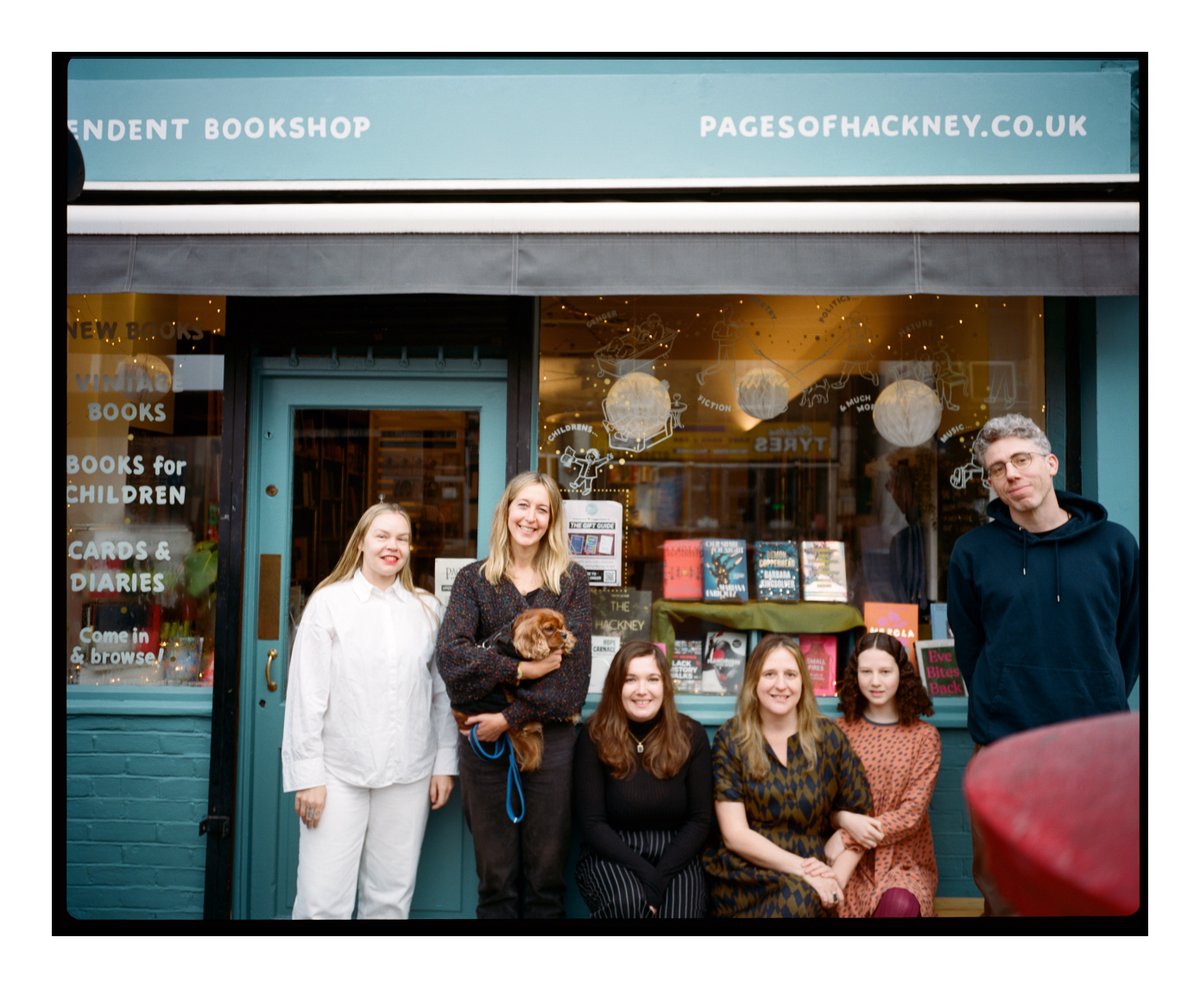 Faber Books (@faberbooks) on Twitter photo ‘One moment you can be unpacking a box, and the next you can be meeting your favourite author for a stock signing or proof drop.’
<a href="/pagesofhackney/">Pages of Hackney</a> is our Independent Bookshop of the Month for July.
faber.co.uk/journal/indepe… ‘One moment you can be unpacking a box, and the next you can be meeting your favourite author for a stock signing or proof drop.’
<a href="/pagesofhackney/">Pages of Hackney</a> is our Independent Bookshop of the Month for July.
faber.co.uk/journal/indepe…