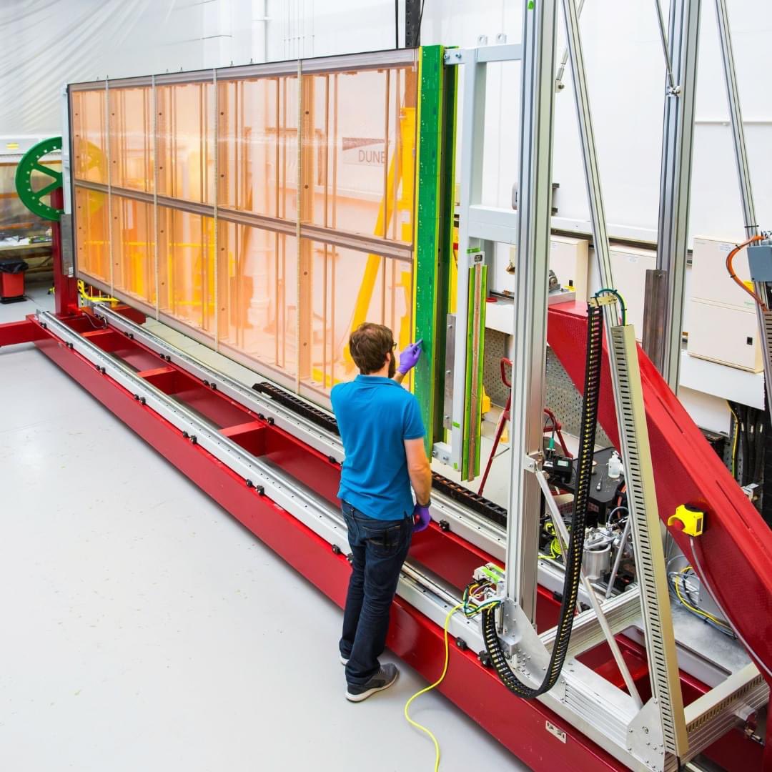 Exposcience's tweet image. Welcome to the July/August issue of CERN Courier
 
In this issue: how to miniaturise particle accelerators, six rare decays to peek beyond the energy frontier this decade, why we need to increase access to medical accelerators, #DUNEScience takes shape in Ray Davis Jr’s gold…