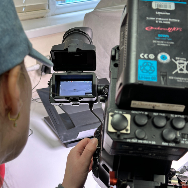 UKHSA's tweet photo. Do you know where ticks are found? 🤔🔎
Dr Jolyon Medlock, Head of Medical Entomology and Zoonoses Ecology, took @BBCOne’s Countryfile on a tick hunt as part of our tick surveillance scheme, helping to map out the different types of ticks we’re seeing in the UK and where.