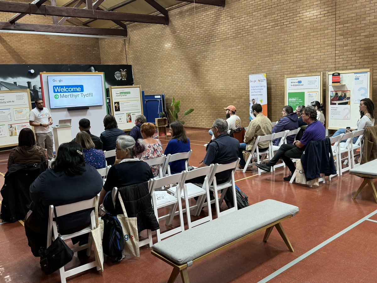 Dan_Martin's tweet image. A pleasure to help run a brilliant day at fab Dowlais Community Centre in Merthyr Tydfil for @GoogleUK #GoogleDigitalGarage with @e_nation 

A great group of business owners getting digital advice. 

Day ended with visit by local MP @GeraldJonesLAB 

#smallbusiness @gracellenn