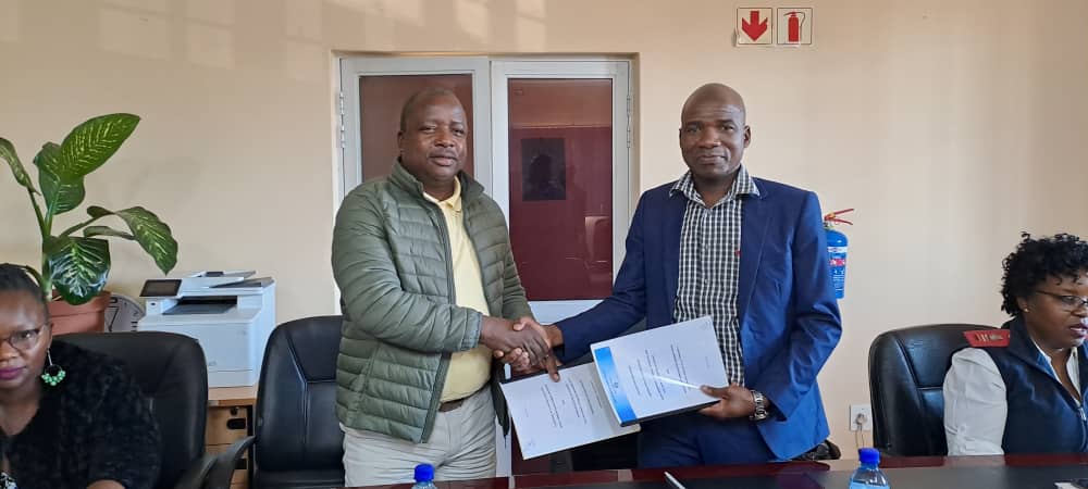 swadnu's tweet photo. CoLA Talks Concluded at Good Shepherd Hospital 

The union leadership signed a 4% salary increase for Cost of Living Adjustment with the GSCH today. The Hospital's CEO is seen exchanging documents with union leaders [National and Branch Leaders]
#workersrights
#workersunite https://t.co/vpGutTxolo