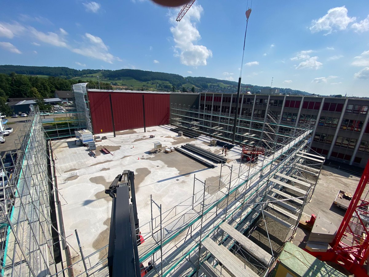 DianaGutjahr1's tweet photo. Neubau Hochregallager in Weinfelden resp. Anbau an bestehende Lagerhalle. Work in Progress - danke für euren Einsatz - danke für den Auftrag 😎
#weinfelden #stahlbau #hochregallager #ernstfischerag #romanshorn #metalsuisse https://t.co/22r3YErxCu