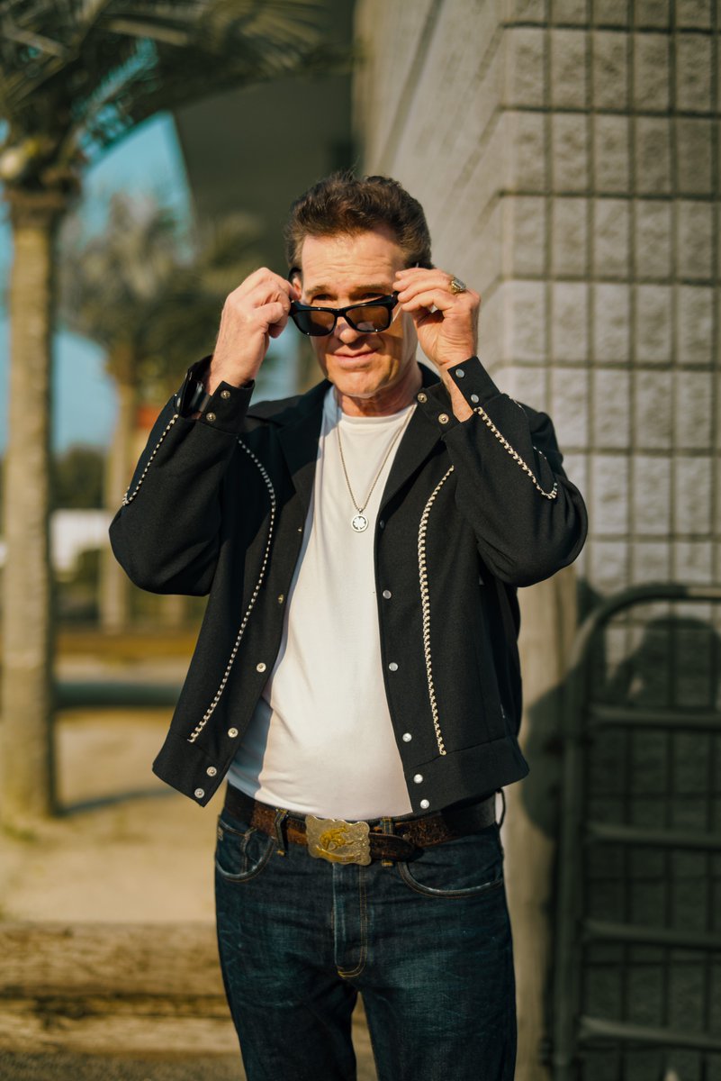 Chris Isaak tweet media