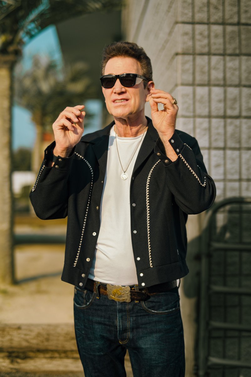 Chris Isaak tweet media