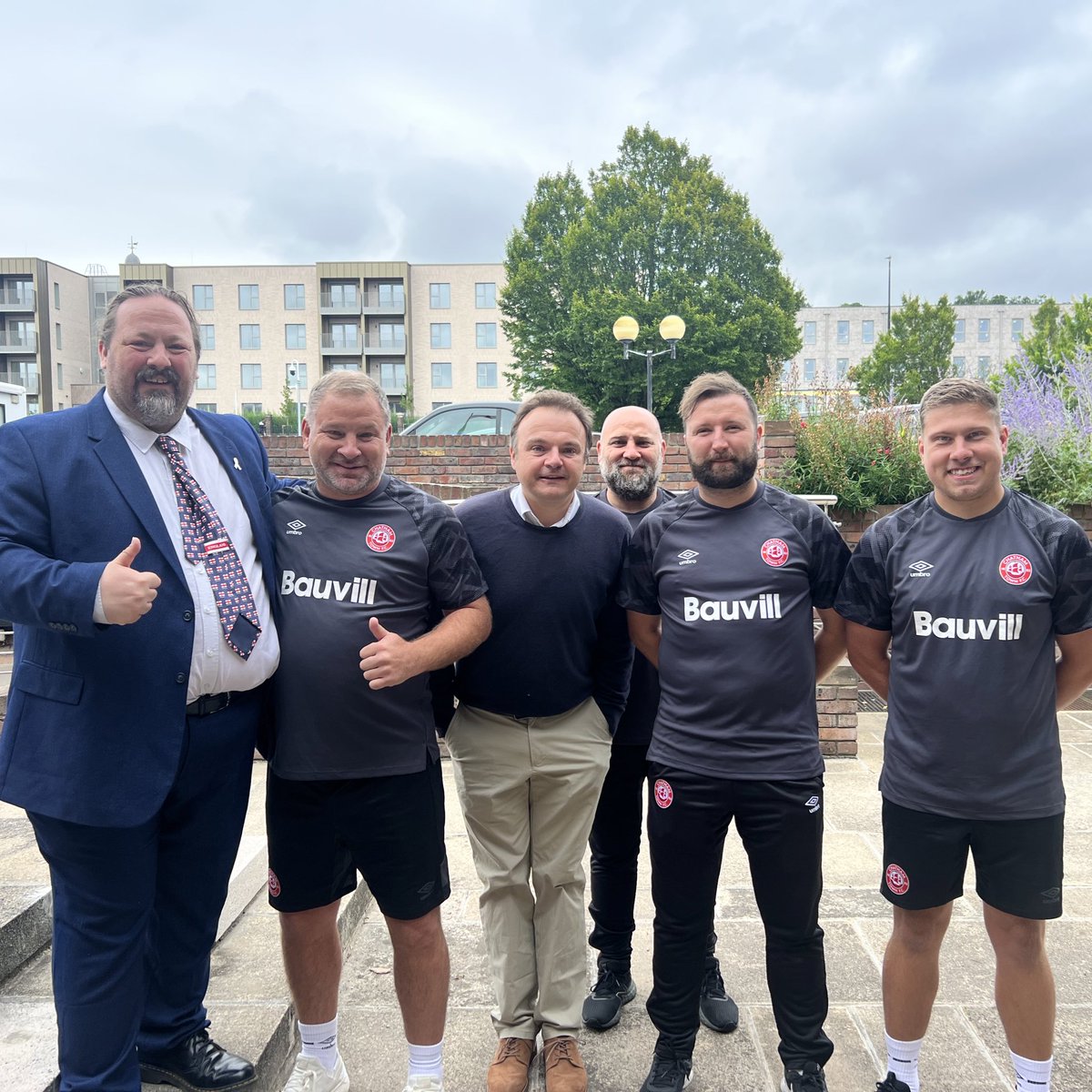 It was an honour to be invited to Gun Wharf this morning to raise the St George’s flag as we show our support for <a href="/England/">England</a> ahead of Sunday’s #EURO2024 final! 

It’s coming home! 🏴󠁧󠁢󠁥󠁮󠁧󠁿

🔴⚪️⚫️ #UpTheChats