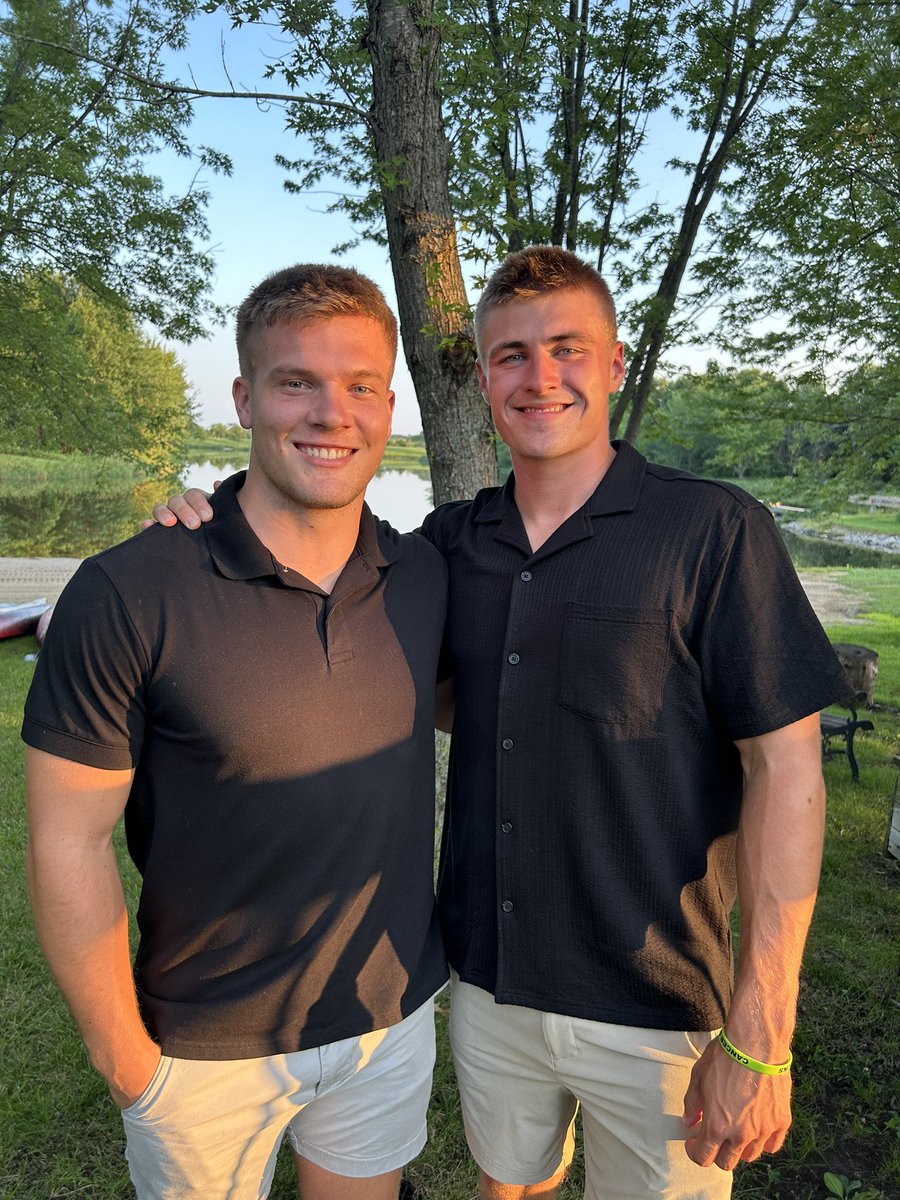 Fleecemasterpiece takes on <a href="/CaseyKleemeier/">Casey Kleemeier</a> wedding 🤝