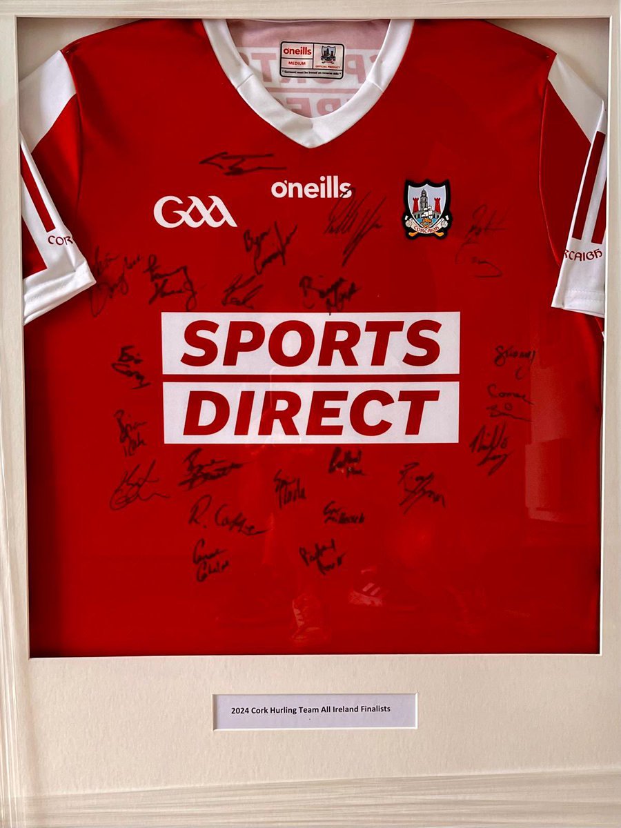 🟢⚪️🔴⚪️
Only a few hours to go the Valley Rovers auction tonight at half 7 . Don’t forget to log in and this could be hanging on your wall by tomorrow. 
🟢⚪️🔴⚪️
valleyrovers.com/flipbook_vr/

JOIN THE LINK BELOW ⬇️ 
us06web.zoom.us/j/87004708793