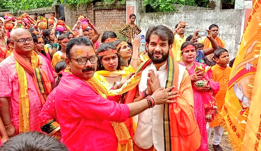 rbssindia's tweet photo. रामगढ़ विधानसभा क्षेत्र के शास्त्रीनगर स्थित दामोदर नदी से बीआरएल के लिए निकाले गए कलश यात्रा में पूर्व विधायक प्रत्याशी भाजपा नेता #RBSS के केन्द्रीय अध्यक्ष @DhananjayPutush जी कलश यात्रा में  शामिल हो  भगवान का आशीर्वाद लिए।
---
#ramgarhvidhansabha https://t.co/Wuvg9LagpK