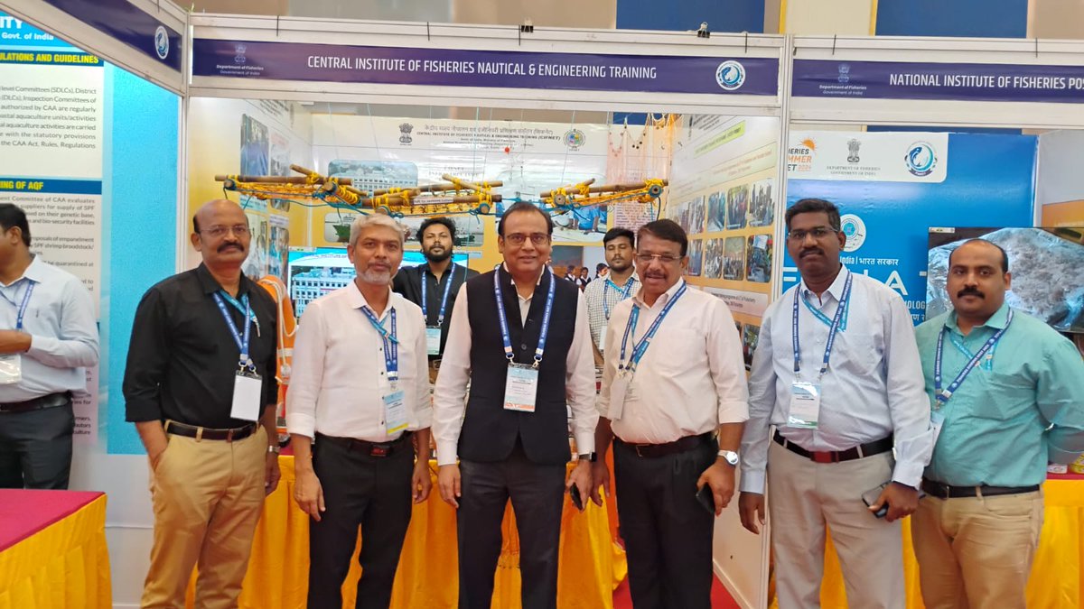 CifnetH's tweet image. On the occasion of Fisheries Summer Meet 2024 Shri. Gaurav Kumar, Economic advisor, CIFNET visited CIFNET stall and had discussion with Shri M Habibullah, Director and officials of CIFNET #FisheriesSummerMeet2024 #RajivRanjanSingh #SPSinghBaghel #GeorgeKurian #MoFAHD #pibindia
