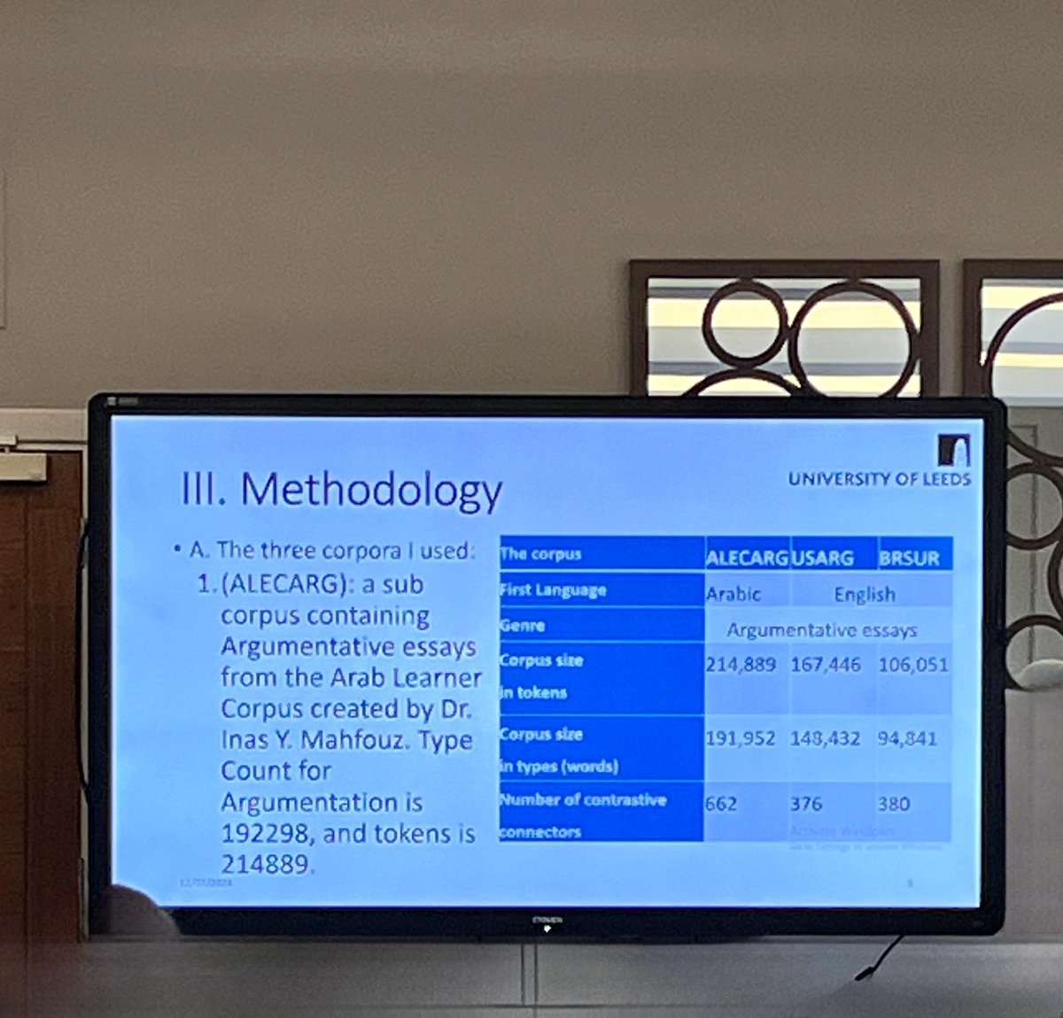 damiashaffee's tweet photo. Amani Al Onayzan discussing Using Contrastive Connectors in Arab and Native Students’ Argumentative Writing: A Corpus-Based Study at #BAALVocab24 conference here at Leeds. 
@baalvocabsig @CLER_Leeds @ElinaStylianou @YenDang101 https://t.co/gkgXqg7Klk