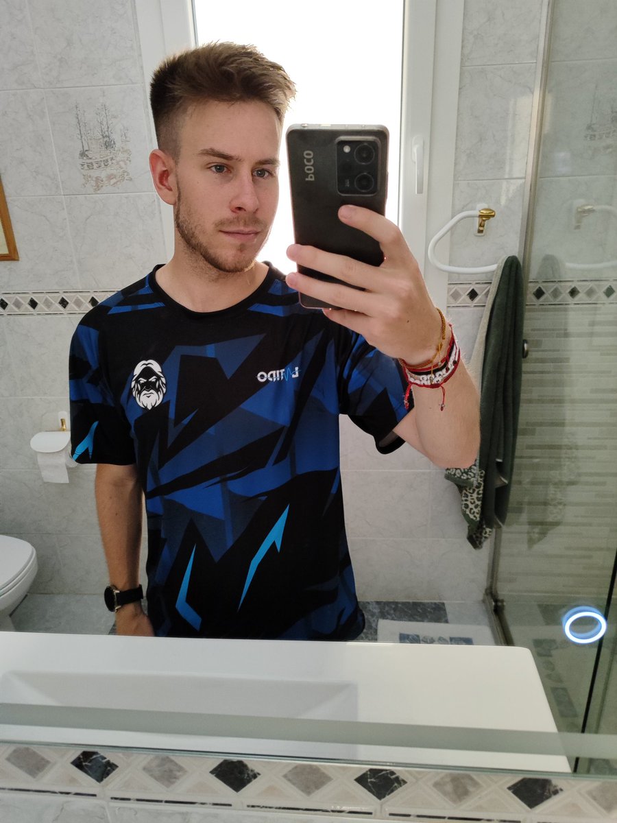 Vaynilla tweet media