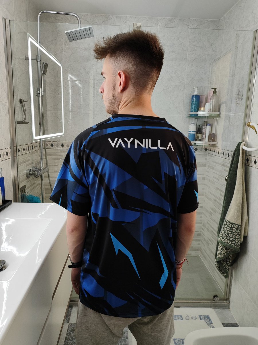 Vaynilla tweet media