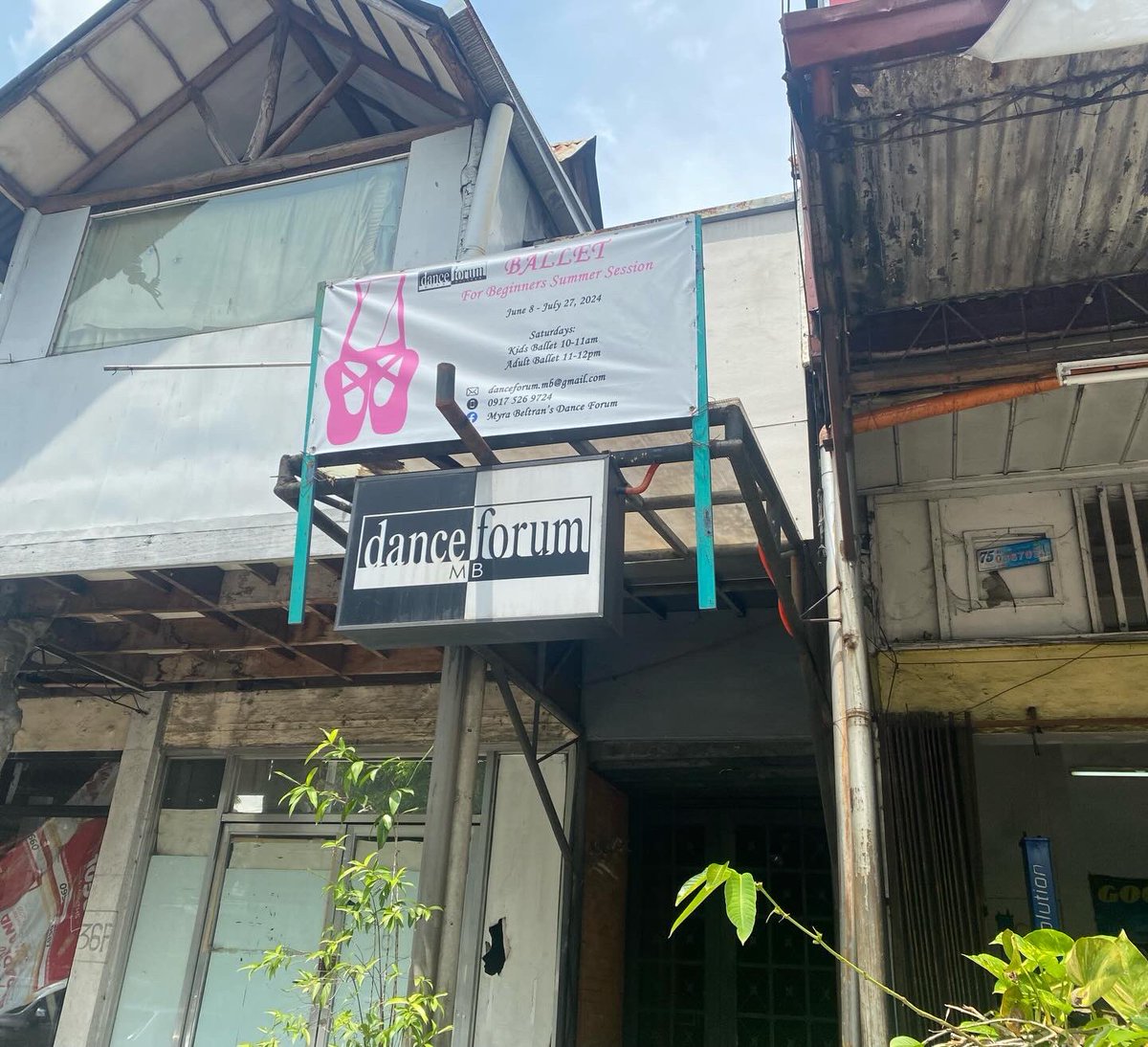 day12 #quezoncity #Philippine コンテンポラリーダンスを牽引してきたMyra Beltranさんのスタジオ訪問。政治的抑圧や様々な困難を乗り越え、自身の活動と次世代を育てきた強靭な心身から紡がれる聡明でシャープなトーク。いま、ダンスについての対話を切望していると語る。#dancelife #xstreamproject