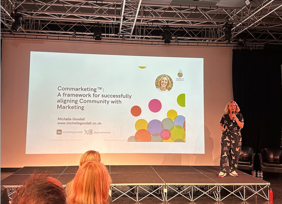 I spoke at Community-led World Summit this week on the topic of aligning #marketing + #community. I launched a new framework - Commarketing™️.
Great hang out with old and new community friends <a href="/RichMillington/">Richard Millington</a> <a href="/rosiesherry/">Rosie Sherry</a> <a href="/ilkerakansel/">Ilker Akansel</a> and others 
#communityledworld2024