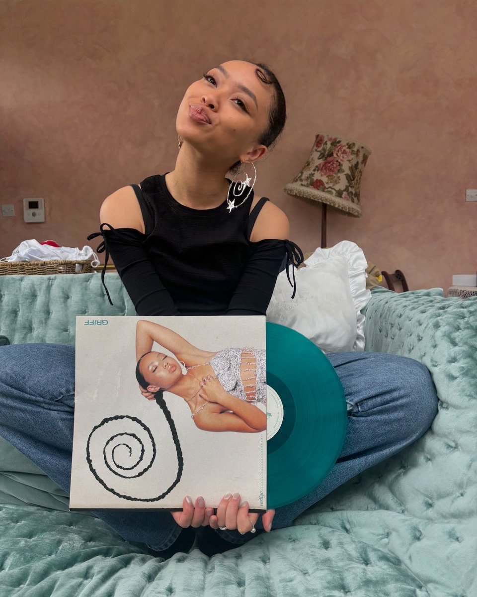 wiffygriffy's tweet photo. Vertigo my debut album is now officially yours and OUT NOW!!!
thank you all for following me, being part of the the journey, and being here for this huge moment in my career. it really feels like my first really big step.
https://t.co/7VREFp6QT5 https://t.co/RmlMmGDtHh