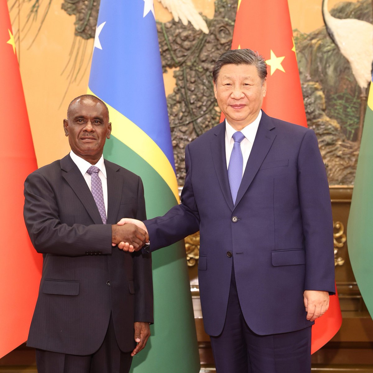 SpokespersonCHN's tweet photo. President Xi Jinping met with Prime Minister Jeremiah Manele of Solomon Islands who is on an official visit to China. 

Prime Minister Manele was involved in and promoted and contributed to the establishment and development of the China-Solomon Islands relationship. China supports Solomon Islands in safeguarding its sovereignty, security and development interests and following a development path suited to its national conditions. 

China is ready to work with Solomon Islands to build a China-Solomon Islands community with a shared future in the new era and deliver more benefit to the two peoples.
