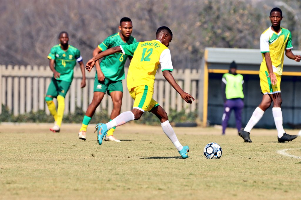 CucsaRegion5's tweet photo. 𝗖𝗛𝗔𝗠𝗣𝗜𝗢𝗡𝗦 🏆 

Invincibles 👏🏿👏🏿
South Africa's men football team goes undefeated at the #CUCSAGames 

Result:
RSA 🇿🇦 4-0 🇿🇼 ZWE

#Tshwane2024 | #UniSport https://t.co/iWULv8q0AJ