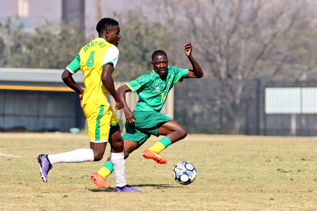 CucsaRegion5's tweet photo. 𝗖𝗛𝗔𝗠𝗣𝗜𝗢𝗡𝗦 🏆 

Invincibles 👏🏿👏🏿
South Africa's men football team goes undefeated at the #CUCSAGames 

Result:
RSA 🇿🇦 4-0 🇿🇼 ZWE

#Tshwane2024 | #UniSport https://t.co/iWULv8q0AJ