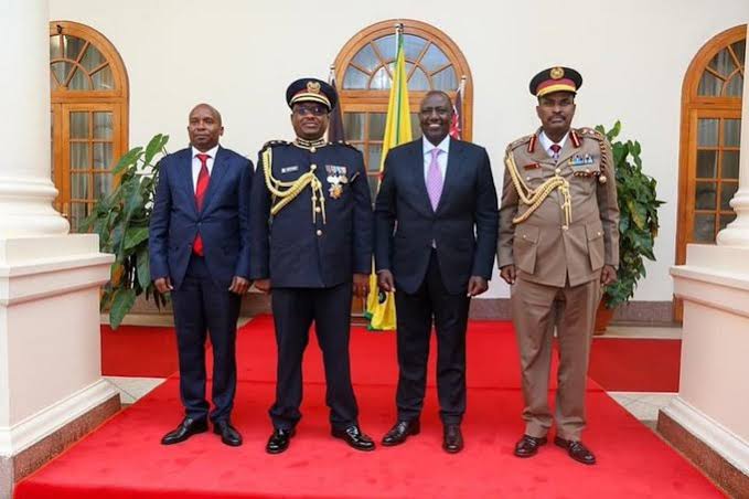 KenyanSays's tweet photo. No way Kindiki and Japheth Koome have to take responsibility for the massacre in Githurai. Even if its ICC. The bodies of youths found in Kware Pipeline and Roysambu have just sparked more anger. Why kill the young generation? To stay in power? #AngukaNayo #DrainTheSwamp https://t.co/sunXW4BP81