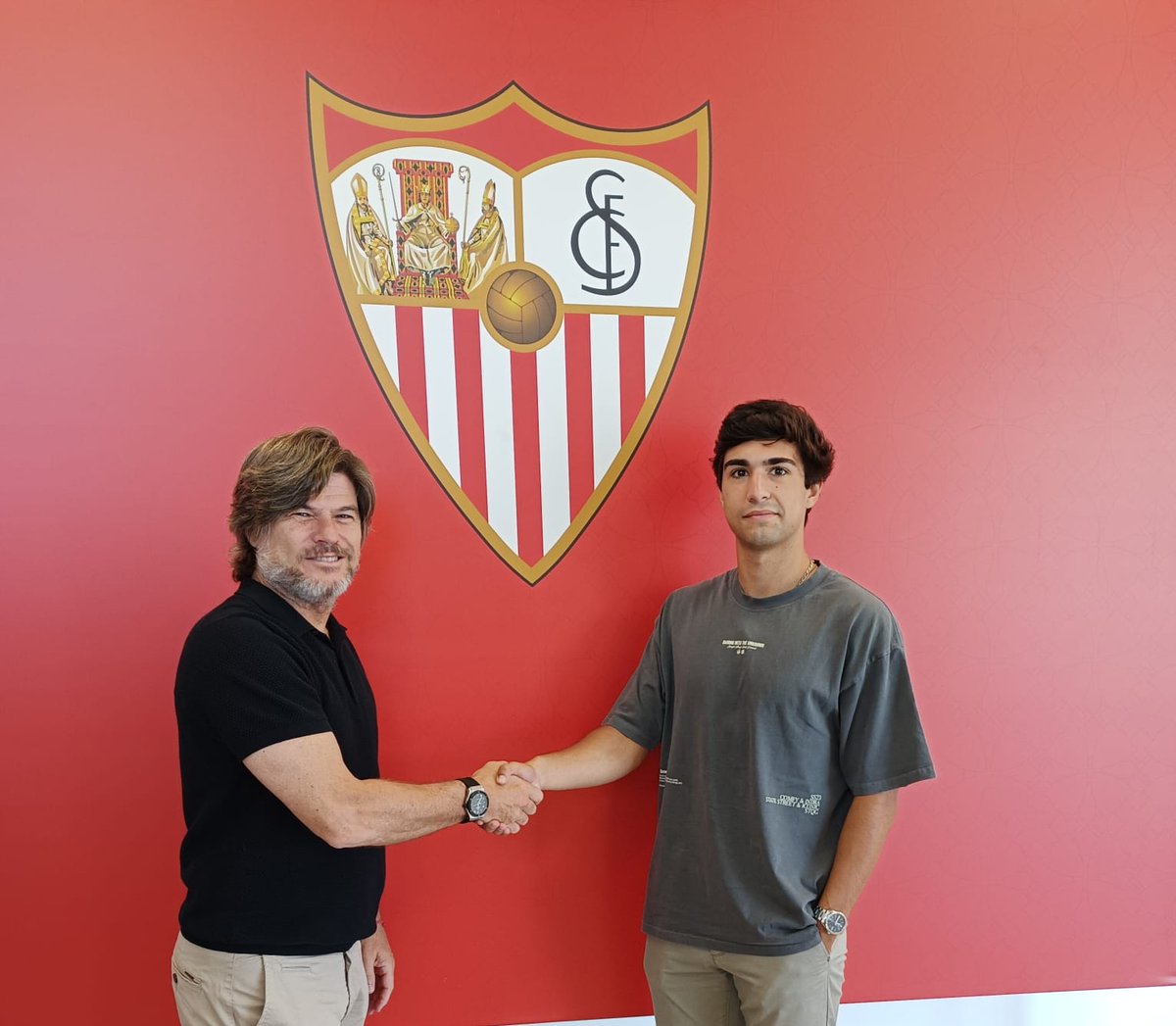 CanteraSFC's tweet photo. 📝 Espiñeira, renueva dos temporadas con el Sevilla FC. El central, que tendrá ficha con el #SevillaFCC, estará en dinámica del #SevillaAtlético. 👏💪

#CanteraSevillaFC ⚪🔴 https://t.co/iz0h4v1Bht