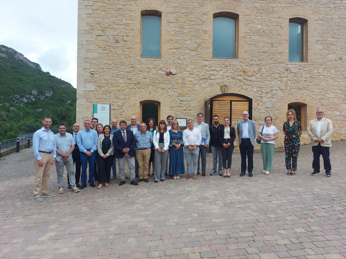 sodebur's tweet photo. Hoy hemos celebrado nuestro Consejo de Administración en Oña para acercarnos al territorio.Hemos disfrutado de conocer la experiencia #RaicesdeCastilla @CEDERmerindades @PUERTASSECADES #MedicalCar #MaríaBartolomé que nos ayudará a planificar las actuaciones de nuestro medio rural https://t.co/gR046jsFQg