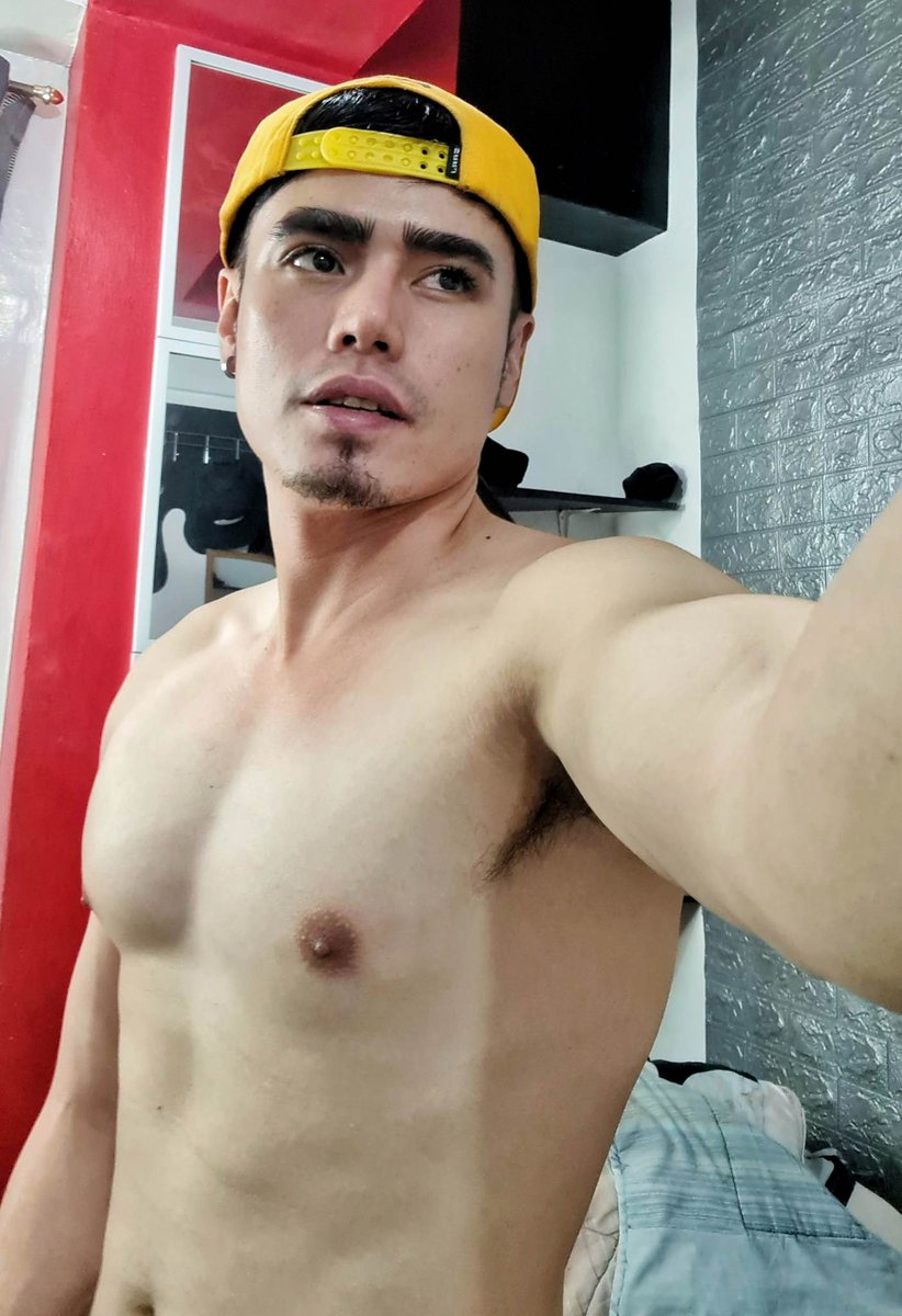 XMekaNICO's tweet photo. Daddy? Pwede Kuya muna. https://t.co/GyM23kTg6U