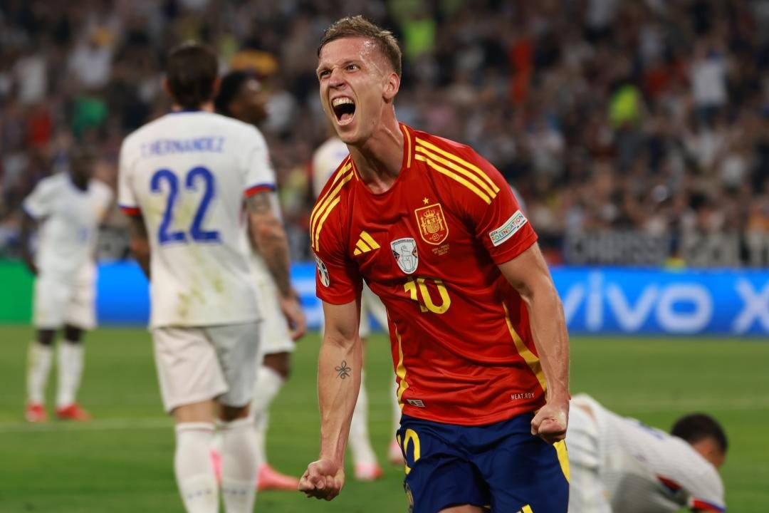 🗣️ Dani Olmo: ¿11.000 🇪🇸 contra 50.000 🏴󠁧󠁢󠁥󠁮󠁧󠁿 en el estadio? Bueno, hay otros 48 millones de españoles apoyándonos"