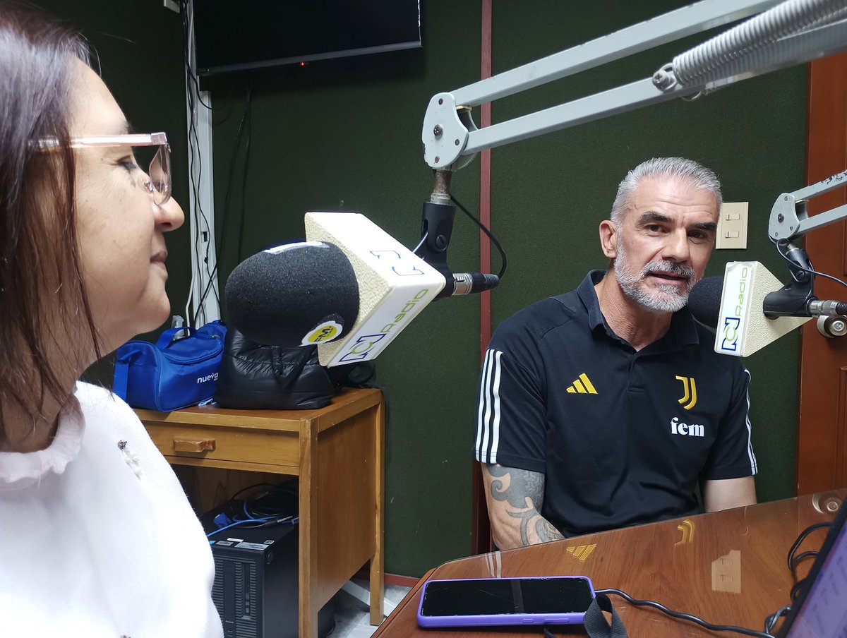 AlertaCucuta940's tweet photo. #Entrevista 

Juan Manuel Bedoya 
Director y presidente de las escuelas de la @juventusfc en Colombia y Guisseppe Zapella asistente técnico del equipo femenino de la @juventusfc confirmando la creación de la académica de fútbol en la ciudad para el 2025. https://t.co/f7jRmutf5S