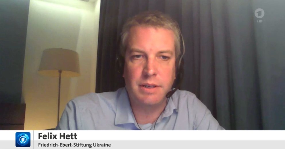 Friedrich-Ebert-Stiftung (@fesonline) on Twitter photo Die auf dem #NATO-Gipfel beschlossene Unterstützung für die #Ukraine reiche aus, um durchzuhalten. Am dringendsten gebraucht würden Luftabwehrsysteme, sagt unser Kollege und Büroleiter in Kyjiw <a href="/felixhett/">Felix Hett</a> in der <a href="/tagesschau/">tagesschau</a> (ab Min. 01:53).
👉tagesschau.de/multimedia/vid… Die auf dem #NATO-Gipfel beschlossene Unterstützung für die #Ukraine reiche aus, um durchzuhalten. Am dringendsten gebraucht würden Luftabwehrsysteme, sagt unser Kollege und Büroleiter in Kyjiw <a href="/felixhett/">Felix Hett</a> in der <a href="/tagesschau/">tagesschau</a> (ab Min. 01:53).
👉tagesschau.de/multimedia/vid…
