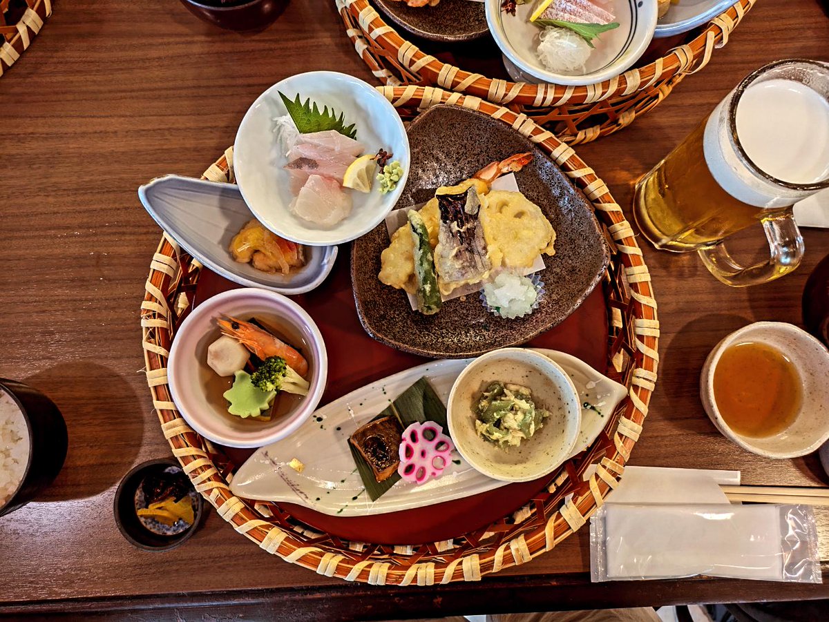 silkorz's tweet photo. しあわせの村の施設内にある「グリーンビレッジ」にディナーを堪能中です🥰
美味しいお料理に感謝MAXです🙏

神戸市　しあわせの村　グリーンビレッジ https://t.co/5BQm7hEZeD