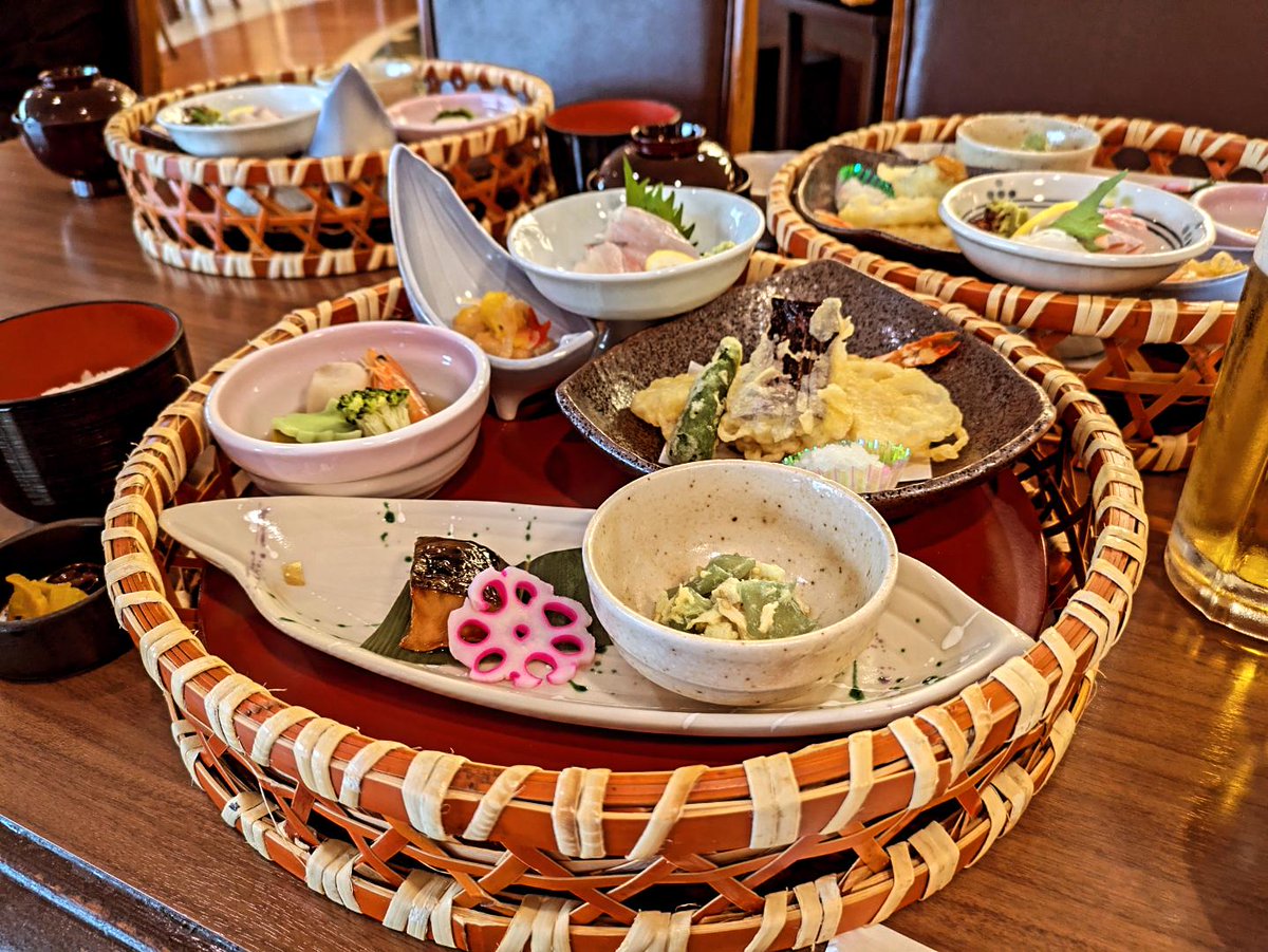 silkorz's tweet photo. しあわせの村の施設内にある「グリーンビレッジ」にディナーを堪能中です🥰
美味しいお料理に感謝MAXです🙏

神戸市　しあわせの村　グリーンビレッジ https://t.co/5BQm7hEZeD