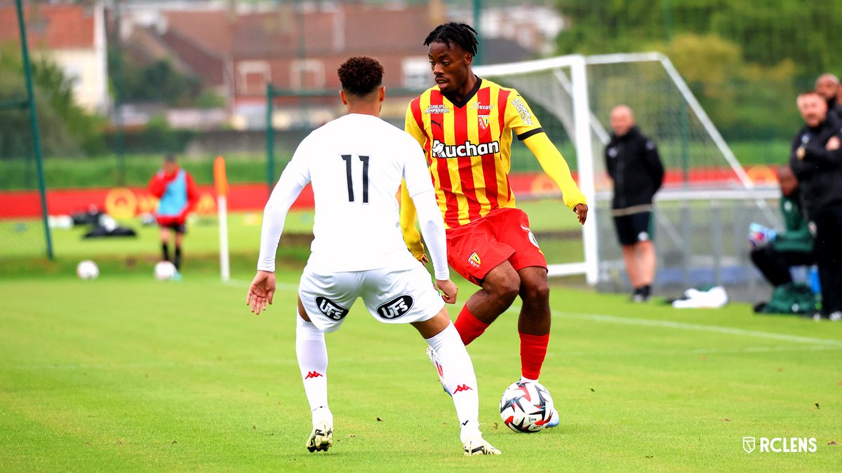 RCLens's tweet photo. ⏯️ Impliqués et solides, les Lensois ont multiplié les occasions franches et ont réalisé une première période concluante en inscrivant trois buts.
@RCLens 3⃣-0⃣ @RedStarFC
⚽️ Elye Wahi (6', 15', 24')
#PrépArtésienne #RCLRED https://t.co/0S1HtUe87J