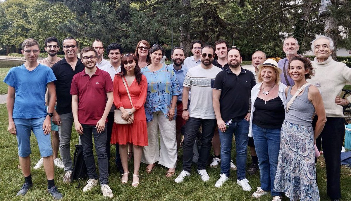 PS_Grenoble's tweet photo. ☀️ Une partie du Parti Socialiste de Grenoble s’est réuni en plein air pour un temps convivial pour démarrer l’été.

Dans le contexte politique inédit que nous venons de traverser, nous avons été mobilisés et avons pris toute notre part et toutes nos responsabilités. https://t.co/YKHnnAkE4o