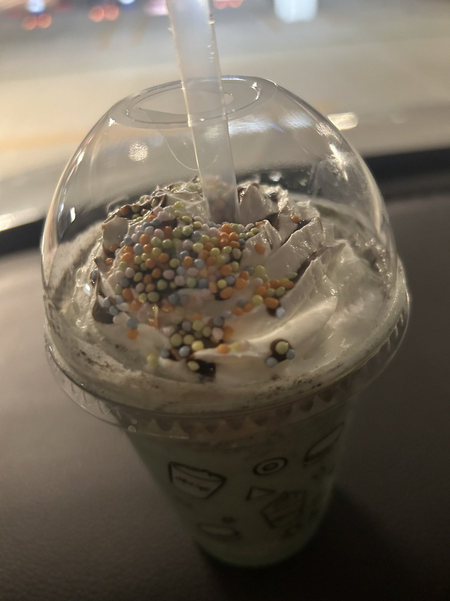 si_zyx's tweet photo. @McDonaldsJapan @McDonaldsJapan 
 #aespaとフラッペの無敵コラボ https://t.co/VGv1vg6wRI