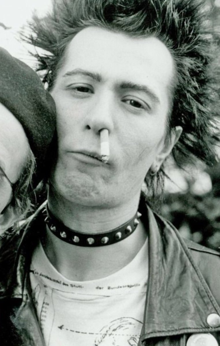 Eugenio13442658's tweet photo. Gary Oldman fue Sid Vicius...✨🚭 https://t.co/VG3p73aF0S