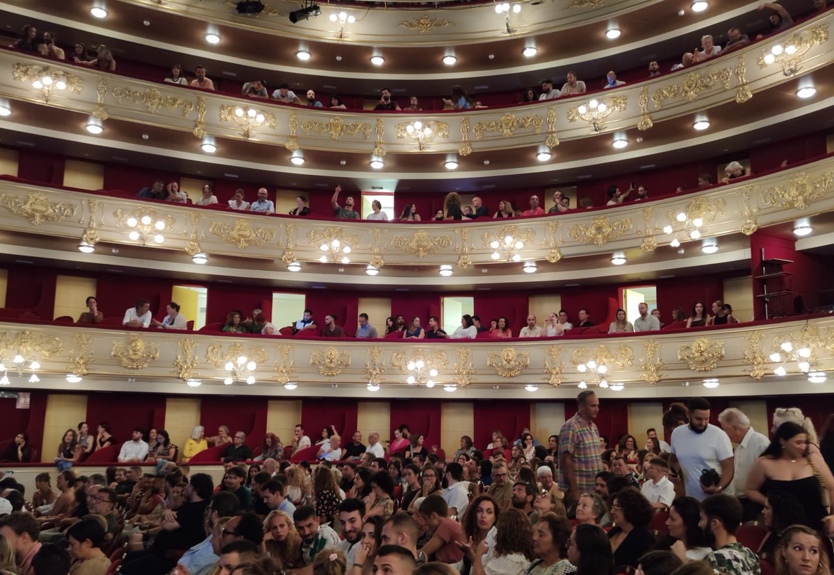 teatreprincipal's tweet photo. Avui els #aplaudiments són per a #vosaltres: hem tancat la temporada 2023/24 i us volem donar les #GRÀCIES per venir al Principal 🤗
Hem tingut fins a 51.576 espectadors en 112 funcions➡️ https://t.co/k152RWWTB1
📢 El dimarts 16, novetats: un #avanç de la programació 2024/25! https://t.co/pNNbtpFYiM
