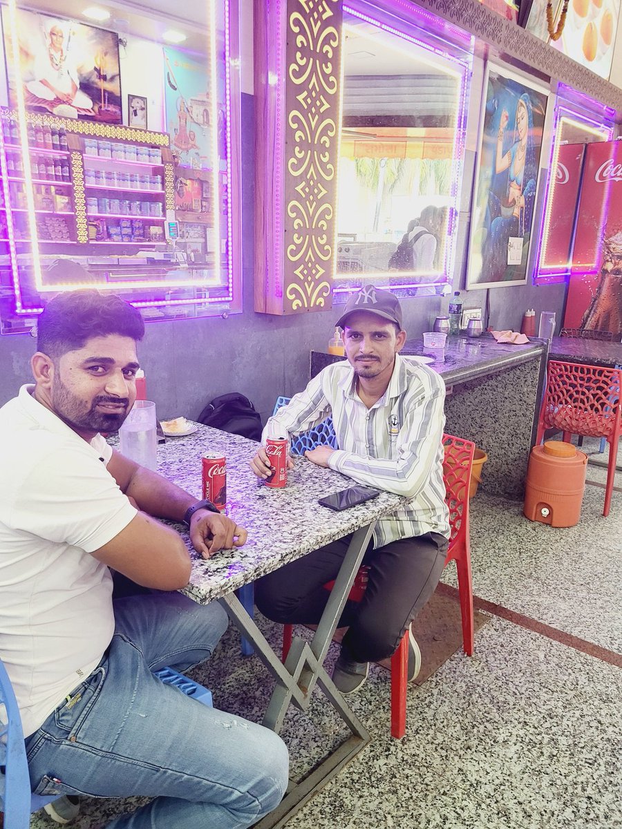 BikanerW's tweet image. #disagreement 

Tum log ladte raho apas me, idhar #Congress- RLP me sulah ho gayi 😂@Birbalgodara07 @omRLP50