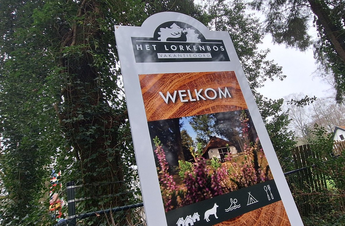 ☀️💦🏕Lastminute naar de Veluwe - Boek een fijn weekendje Otterlo met uw vrienden of familie. Nog enkele mogelijkheden bij ons. Kom heerlijk genieten van de natuur en het zwembad. Bekijk de aanbiedingen op onze site ☀️ lorkenbos.nl