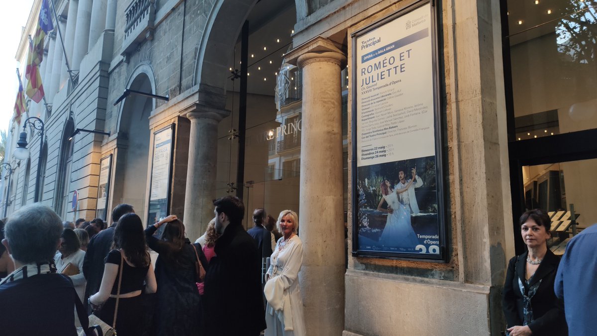 teatreprincipal's tweet photo. Avui els #aplaudiments són per a #vosaltres: hem tancat la temporada 2023/24 i us volem donar les #GRÀCIES per venir al Principal 🤗
Hem tingut fins a 51.576 espectadors en 112 funcions➡️ https://t.co/k152RWWTB1
📢 El dimarts 16, novetats: un #avanç de la programació 2024/25! https://t.co/pNNbtpFYiM
