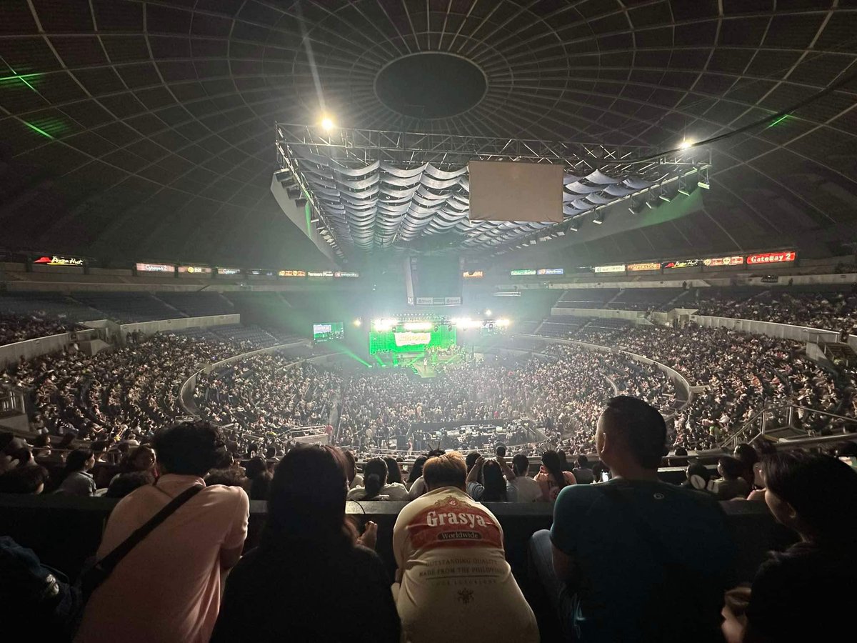 Jjohnvillanueva's tweet photo. LOOK: Sold out crowd for tonight’s Puregold ‘Nasa Atin Ang Panalo’ Thanksgiving concert at the Araneta Coliseum
#Puregold #NasaAtinAngPanalo #PuregoldNasaAtinAngPanalo #Bini #Sb19 #FlowF #SunkissedLola https://t.co/SiL0QXO1Mg