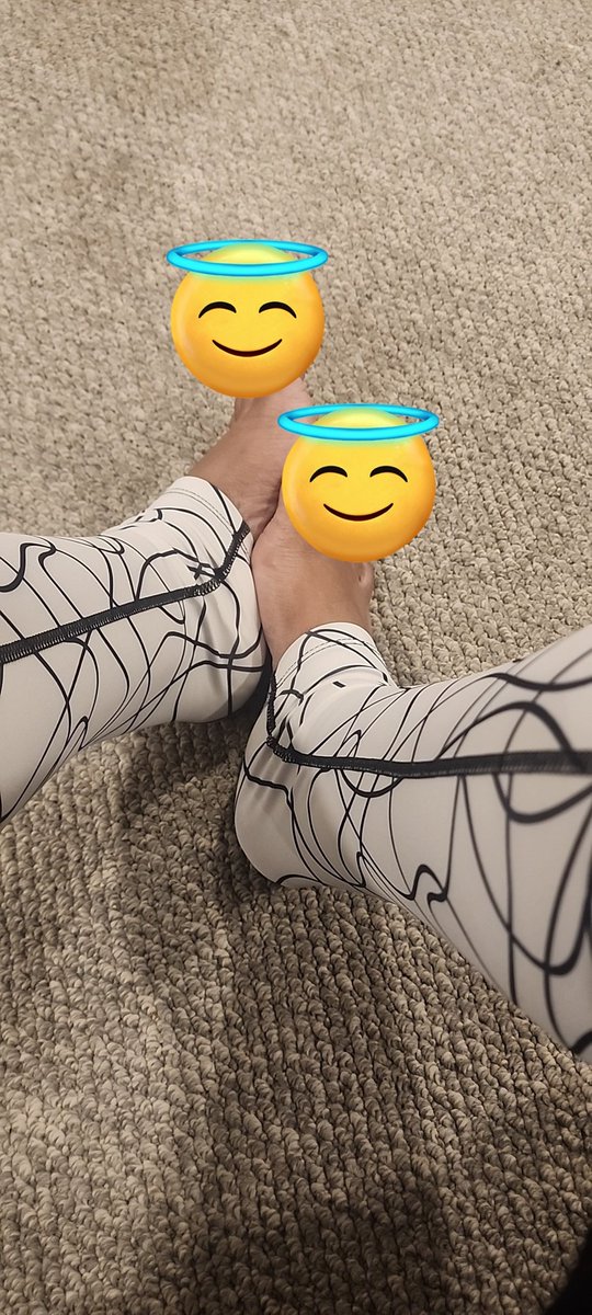 Submit_to_m3's tweet photo. I need to paint my toes.
What color should I do next? https://t.co/MOw50FIMOF