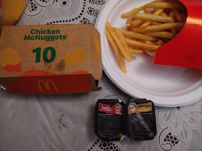 Had to go and try the Jujutsu Kaisen garlic sauce from McDonald's. Very strong garlic flavor with a bit<a href="/tag/evo2024"class="tags"><span>#evo2024</span></a>