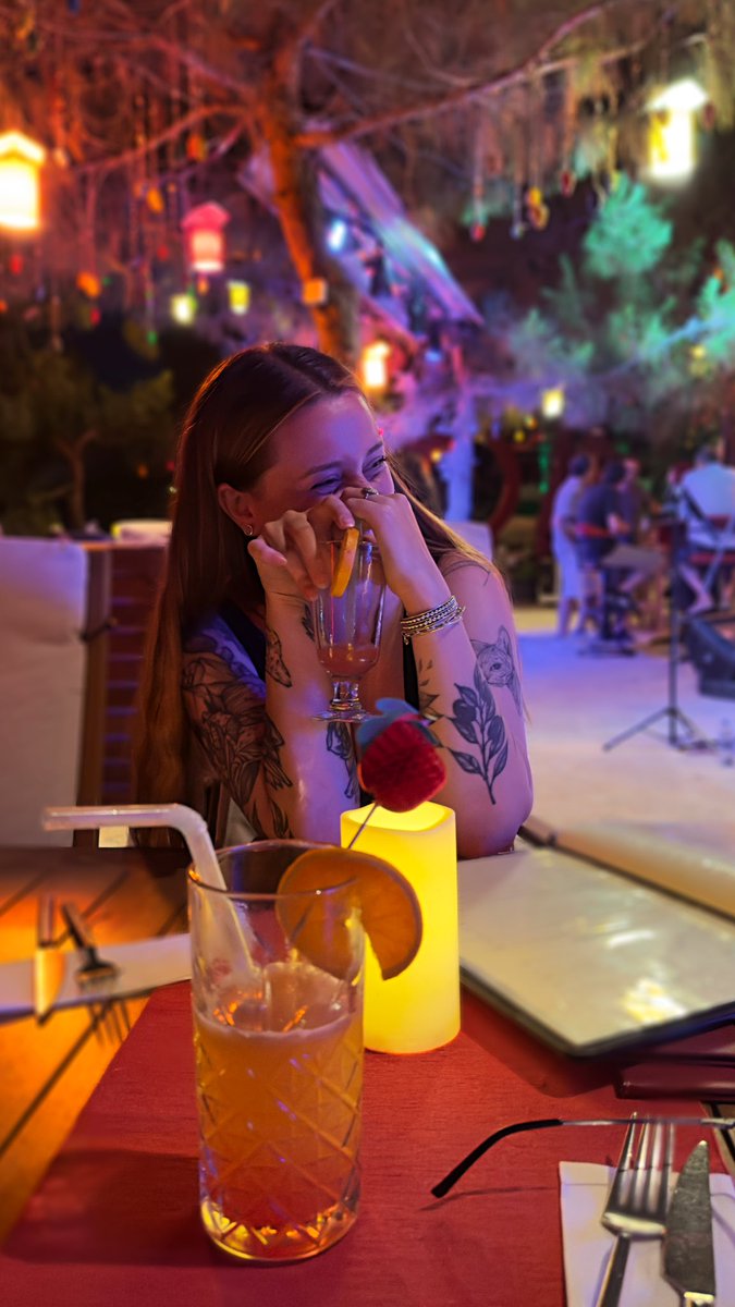 fatcatcinemaPH's tweet photo. Не люблю посміхатися на камеру, але цей момент 😍 https://t.co/NlxLcakPWQ