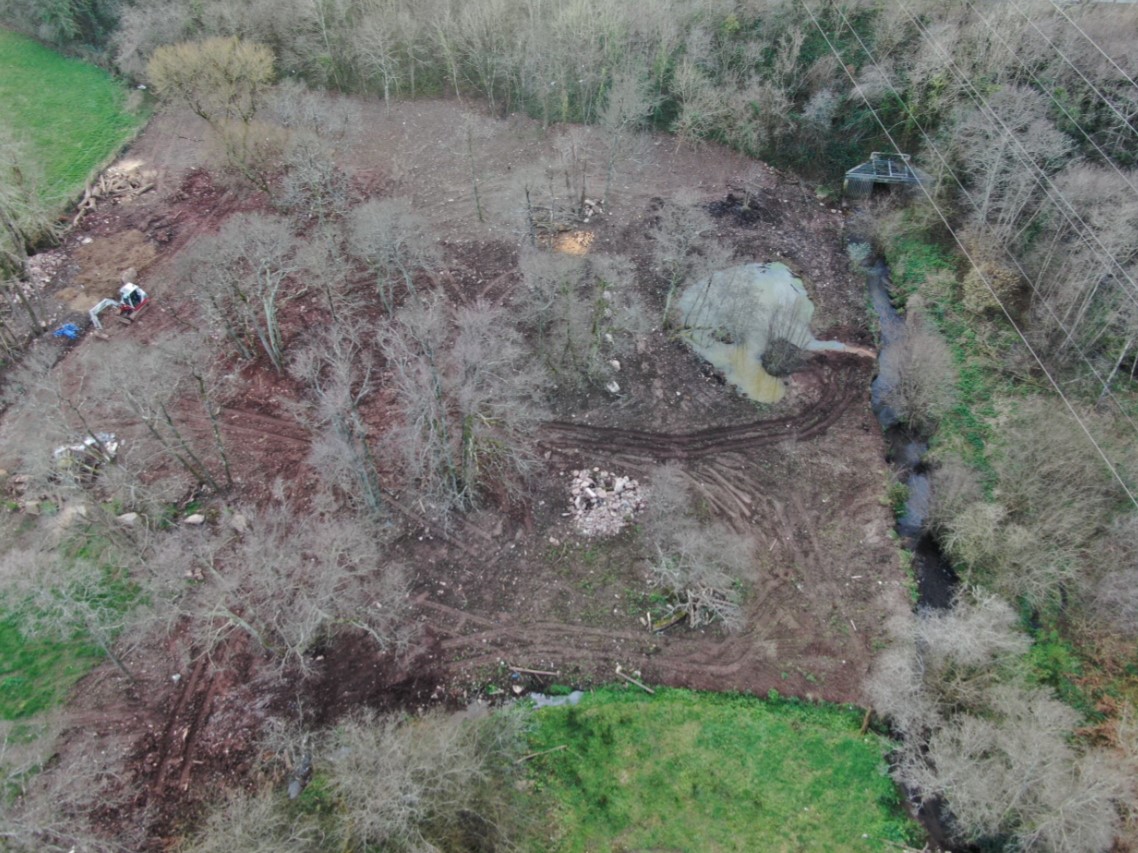 Devon man jailed for 32 months and ordered to pay over £200k after burying 12,000 tonnes of waste, including asbestos, on R.Teign floodplain gov.uk/government/new…