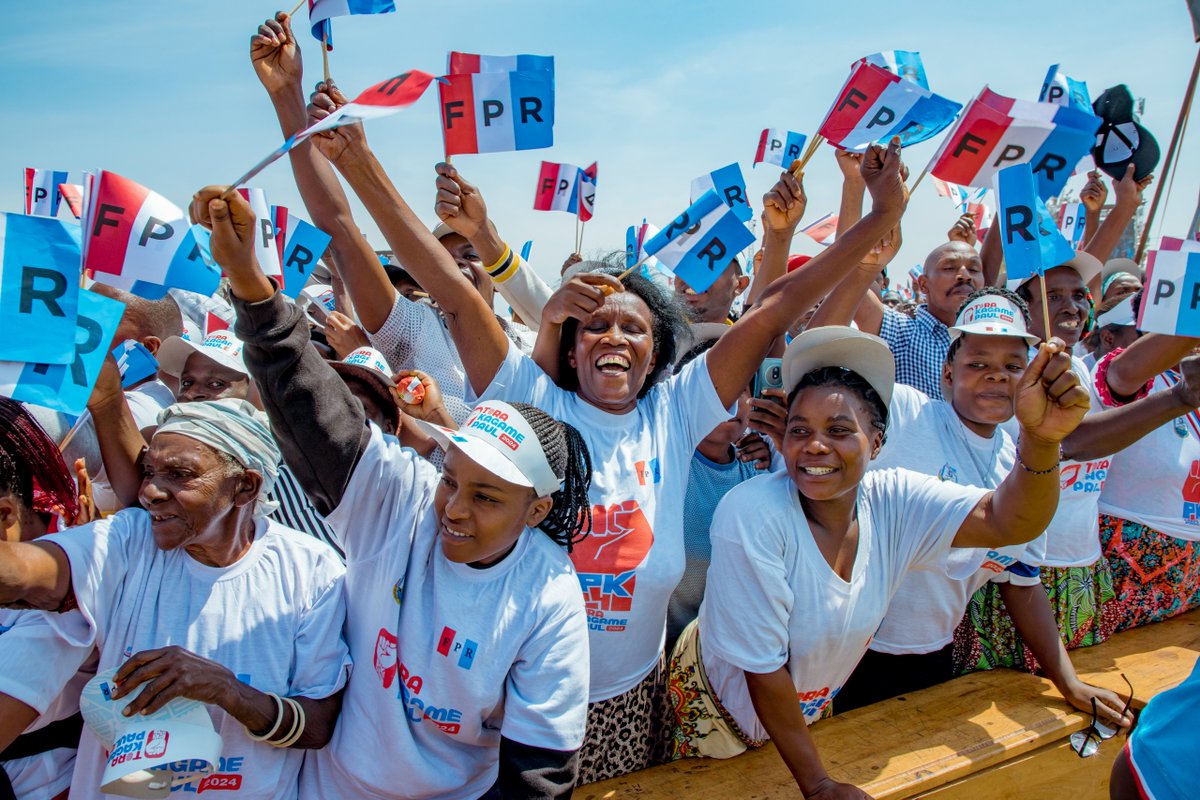 rpfinkotanyi's tweet image. With just one day left in the campaign, over 300,000 supporters in Gasabo District, Kigali City, turned up to greet RPF candidate Paul Kagame.

#ToraKagame24