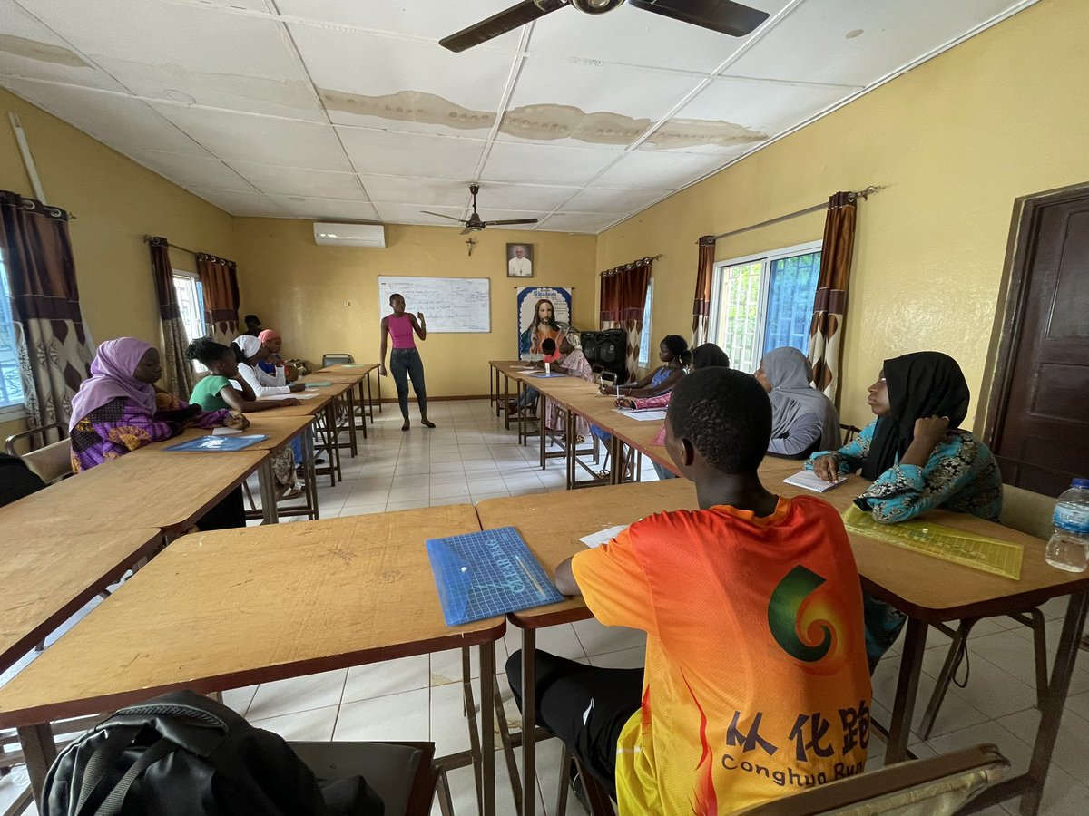 Project21plus's tweet photo. Day 4: LEADERSHIP,
We discussed the definition of leadership, explored different leadership styles, & outlined essential dos & don'ts. To reinforce these concepts, participants engaged in practical scenarios to apply what they learned.
#21daysofproject21 https://t.co/fcQi7ArhGx