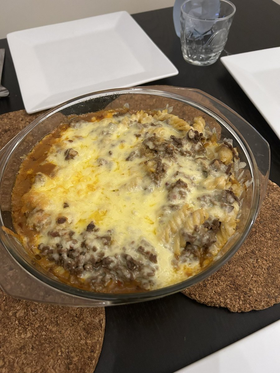 G’day #couchpeloton Not much chance to get cheese tonight - let’s just say it’s been a day! Pasta bake for dinner and we added Parmesan, mozzarella and cheddar to make it trois fromage. May have dessert cheese later too! #fromagefriday <a href="/Hoobiemanchu/">Court</a>