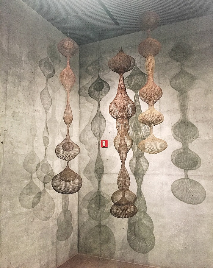 Ruth Asawa muestra su fascinante mundo en la exposición "Ruth Asawa Through Line" que se presenta en The Menil Collection.
Haz clic en el siguiente enlace y sumérgete en la vida y obra de esta artista excepcional: artedecercanias.com/2024/07/ruth-a…
#RuthAsawa #Houston #escultura #dibujo